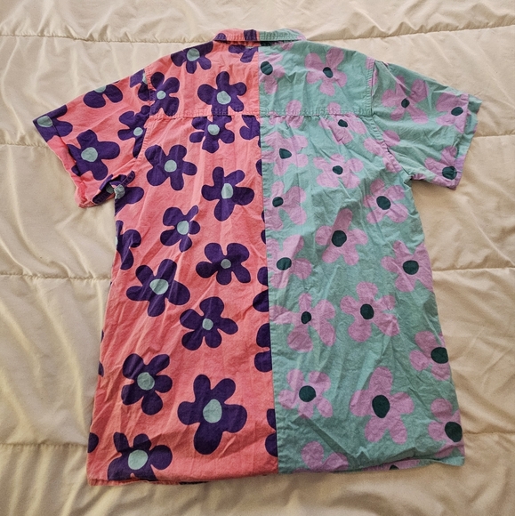 Alab funky flower asymmetrical short sleeve button down shirt - Picture 2 of 3